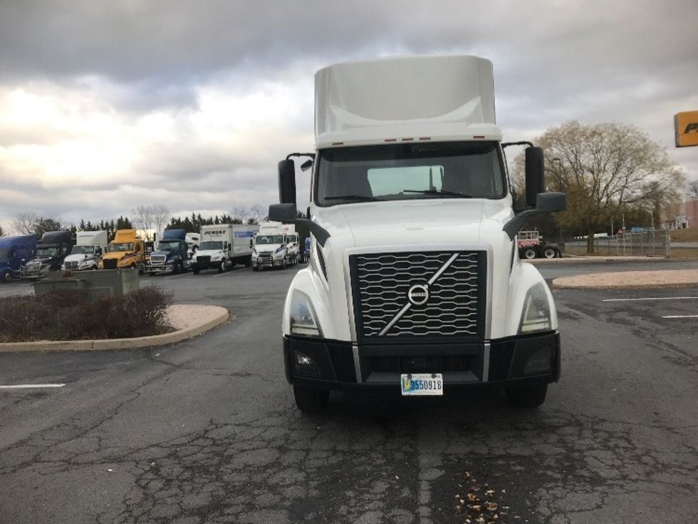 Day Cab Tractor-Heavy Duty Tractors-Volvo-2019-VNL42300-Harrisburg-PA-531,760\n\t\tmiles-$ 20,250 - Image 2