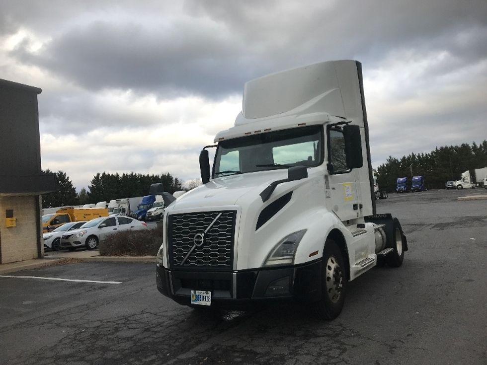 Day Cab Tractor-Heavy Duty Tractors-Volvo-2019-VNL42300-Harrisburg-PA-531,760\n\t\tmiles-$ 20,250 - Image 3