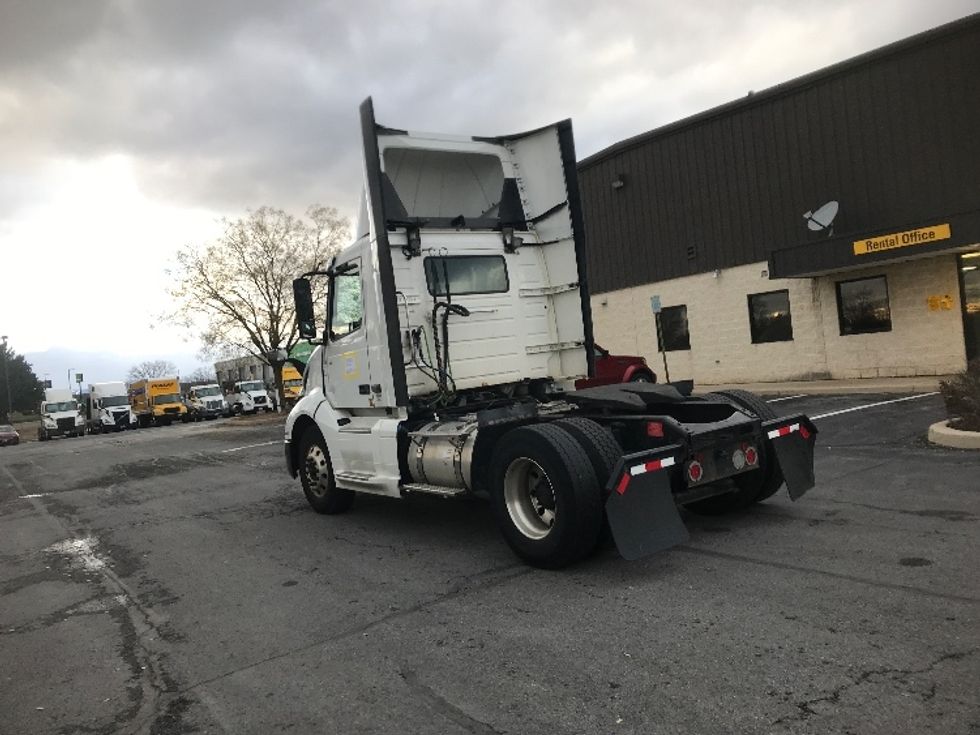 Day Cab Tractor-Heavy Duty Tractors-Volvo-2019-VNL42300-Harrisburg-PA-531,760\n\t\tmiles-$ 20,250 - Image 5
