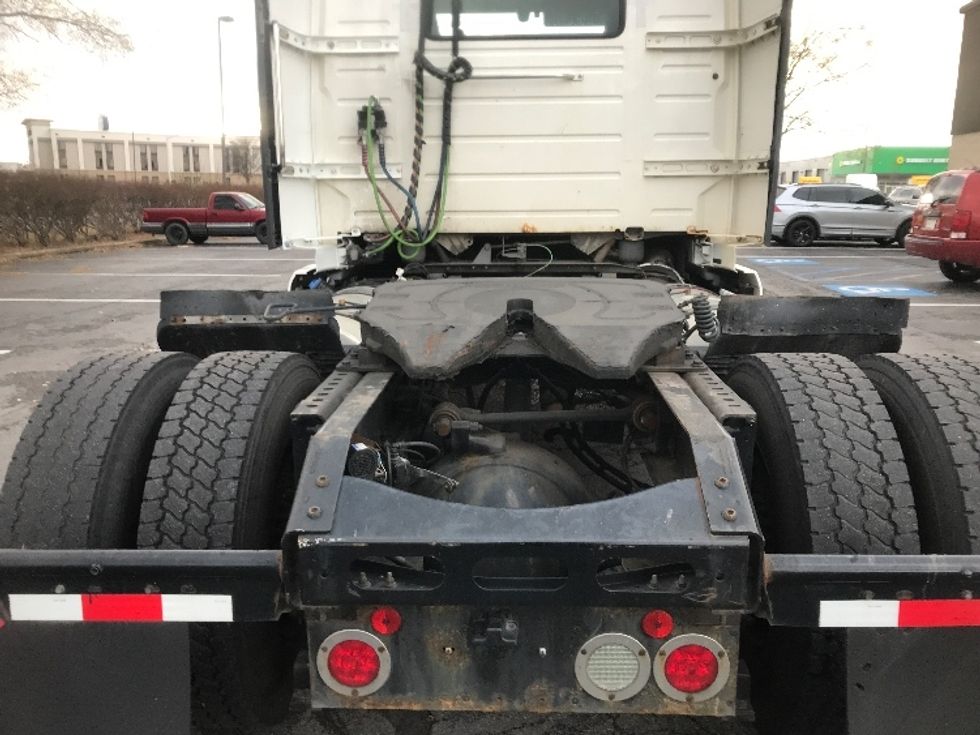 Day Cab Tractor-Heavy Duty Tractors-Volvo-2019-VNL42300-Harrisburg-PA-531,760\n\t\tmiles-$ 20,250 - Image 6