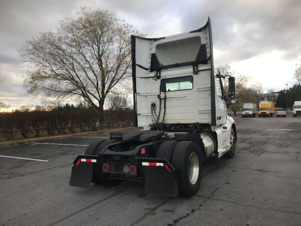 Day Cab Tractor-Heavy Duty Tractors-Volvo-2019-VNL42300-Harrisburg-PA-531,760\n\t\tmiles-$ 20,250 - Image 7
