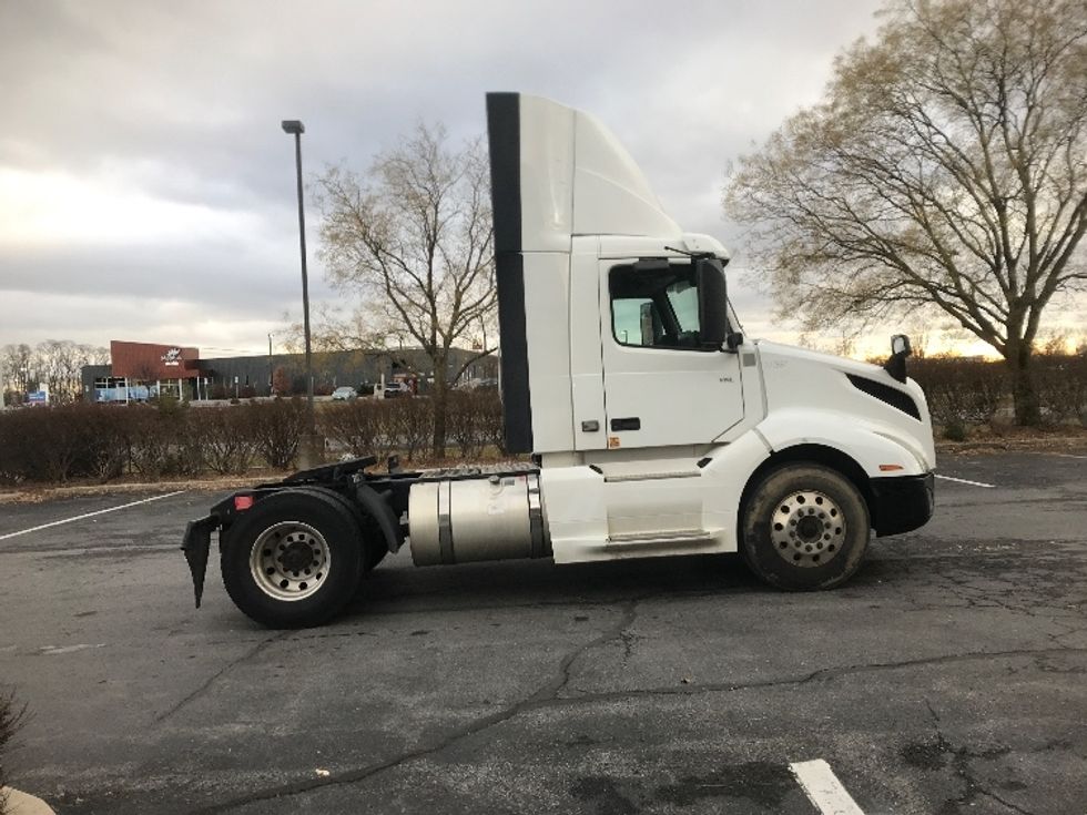 Day Cab Tractor-Heavy Duty Tractors-Volvo-2019-VNL42300-Harrisburg-PA-531,760\n\t\tmiles-$ 20,250 - Image 8