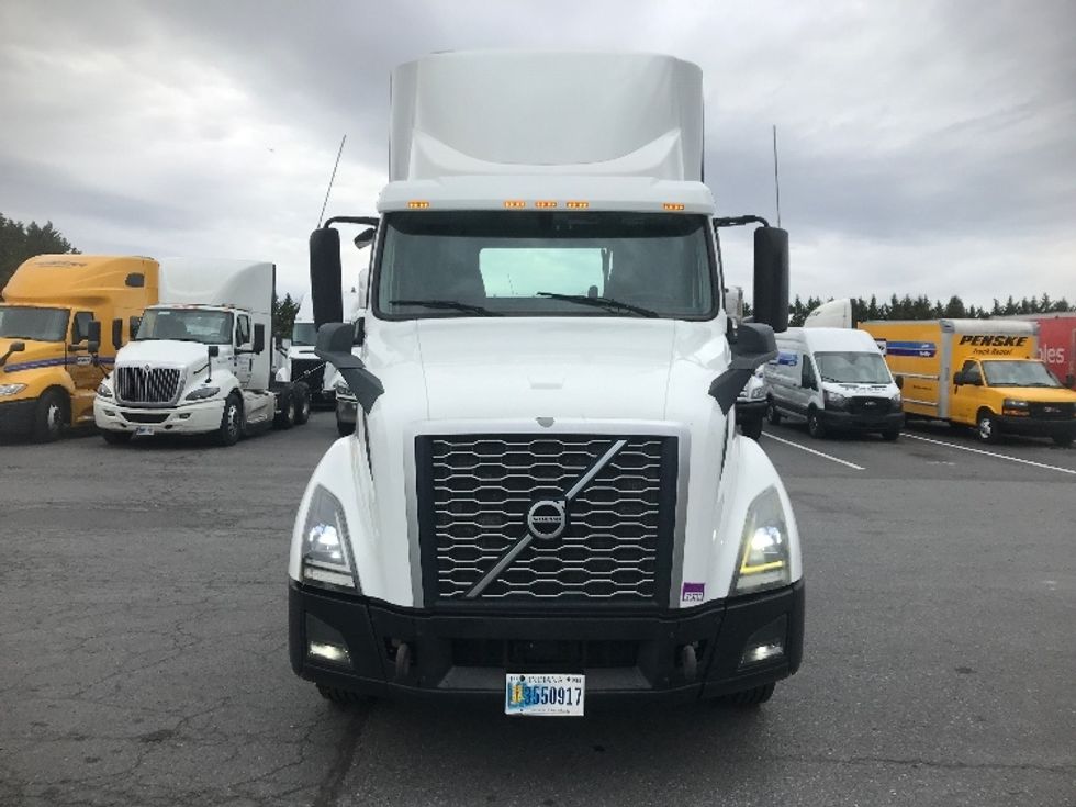 Day Cab Tractor-Heavy Duty Tractors-Volvo-2019-VNL42300-Harrisburg-PA-570,750\n\t\tmiles-$ 20,000 - Image 2
