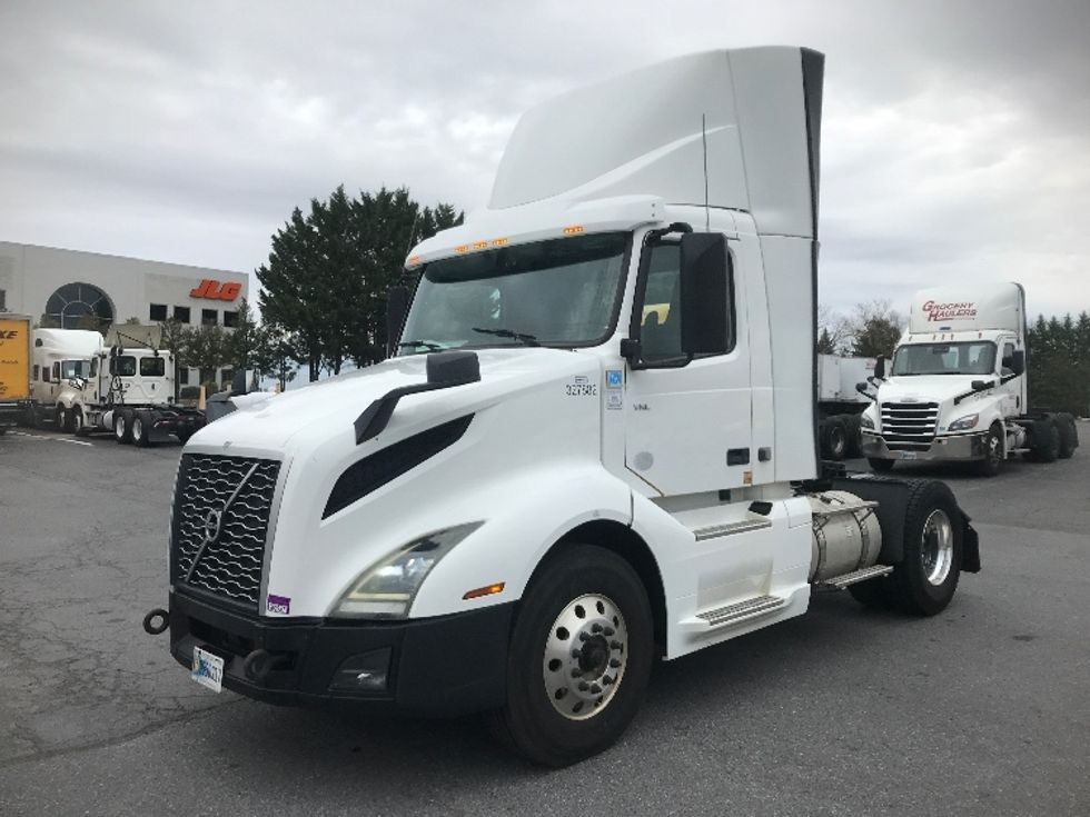 Day Cab Tractor-Heavy Duty Tractors-Volvo-2019-VNL42300-Harrisburg-PA-570,750\n\t\tmiles-$ 20,000 - Image 3