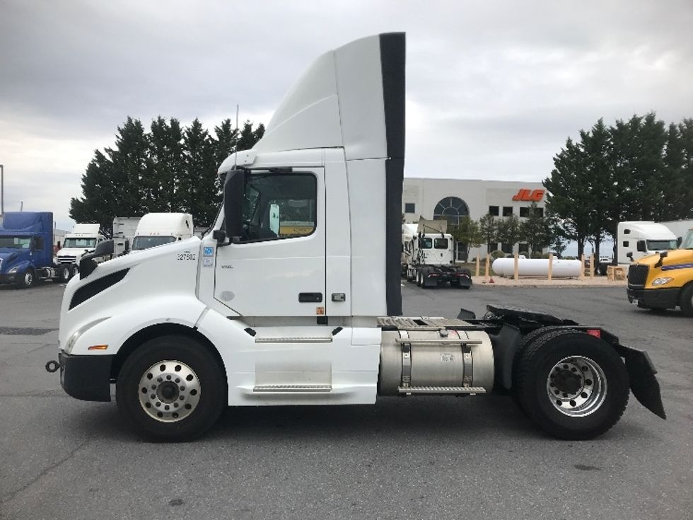Day Cab Tractor-Heavy Duty Tractors-Volvo-2019-VNL42300-Harrisburg-PA-570,750\n\t\tmiles-$ 20,000 - Image 4
