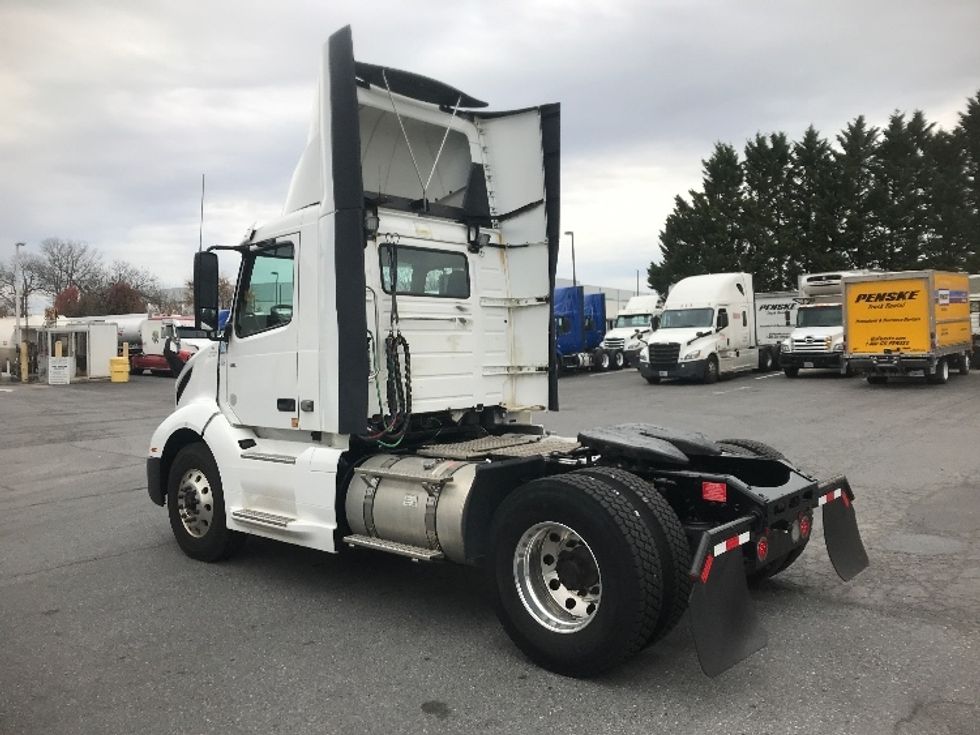 Day Cab Tractor-Heavy Duty Tractors-Volvo-2019-VNL42300-Harrisburg-PA-570,750\n\t\tmiles-$ 20,000 - Image 5