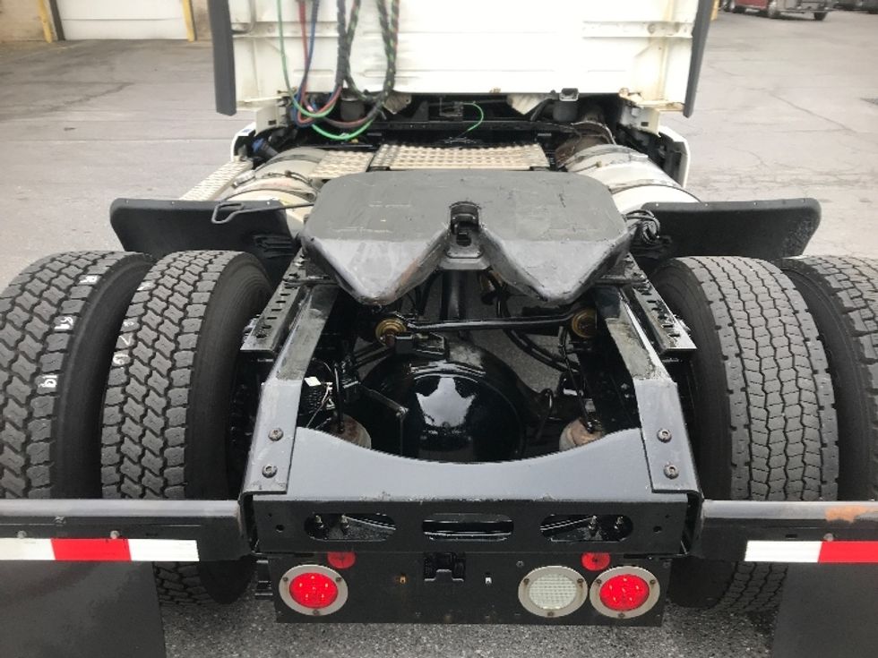 Day Cab Tractor-Heavy Duty Tractors-Volvo-2019-VNL42300-Harrisburg-PA-570,750\n\t\tmiles-$ 20,000 - Image 6