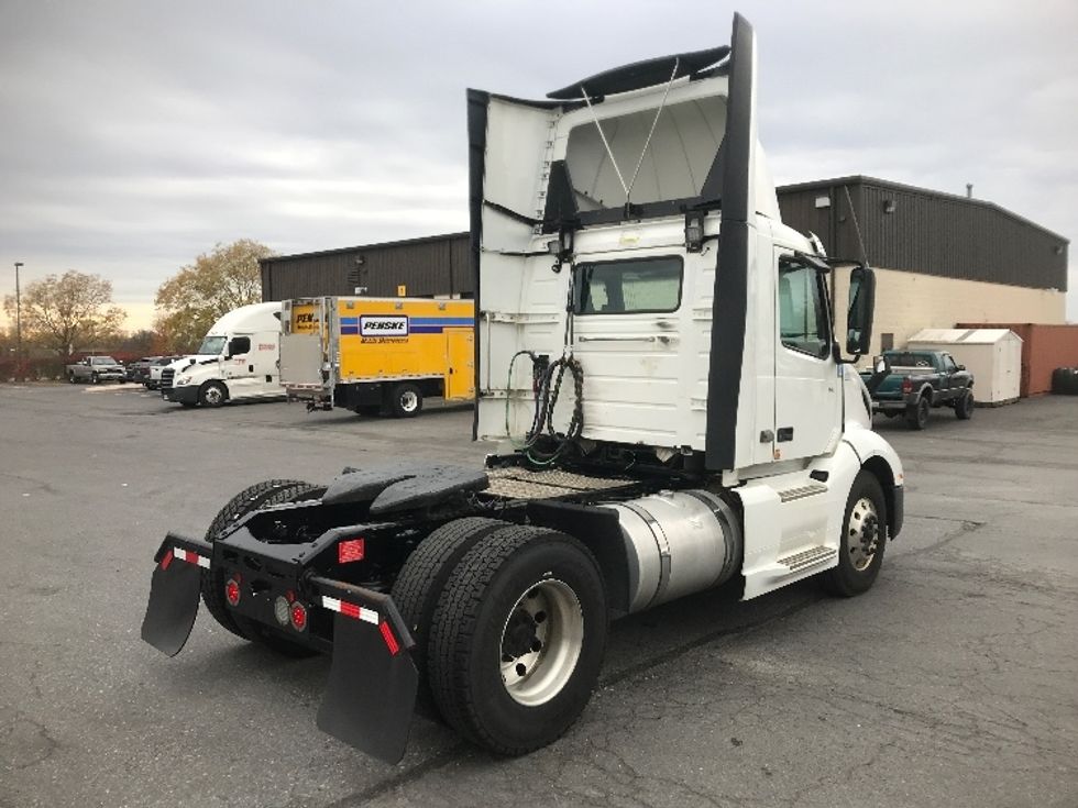 Day Cab Tractor-Heavy Duty Tractors-Volvo-2019-VNL42300-Harrisburg-PA-570,750\n\t\tmiles-$ 20,000 - Image 7