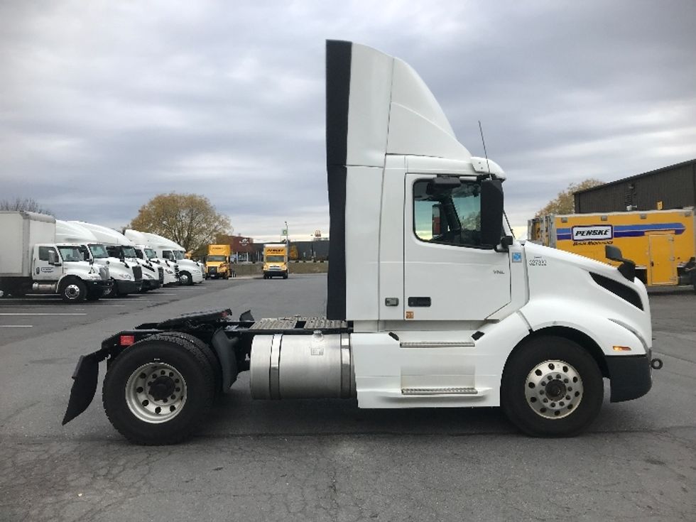 Day Cab Tractor-Heavy Duty Tractors-Volvo-2019-VNL42300-Harrisburg-PA-570,750\n\t\tmiles-$ 20,000 - Image 8