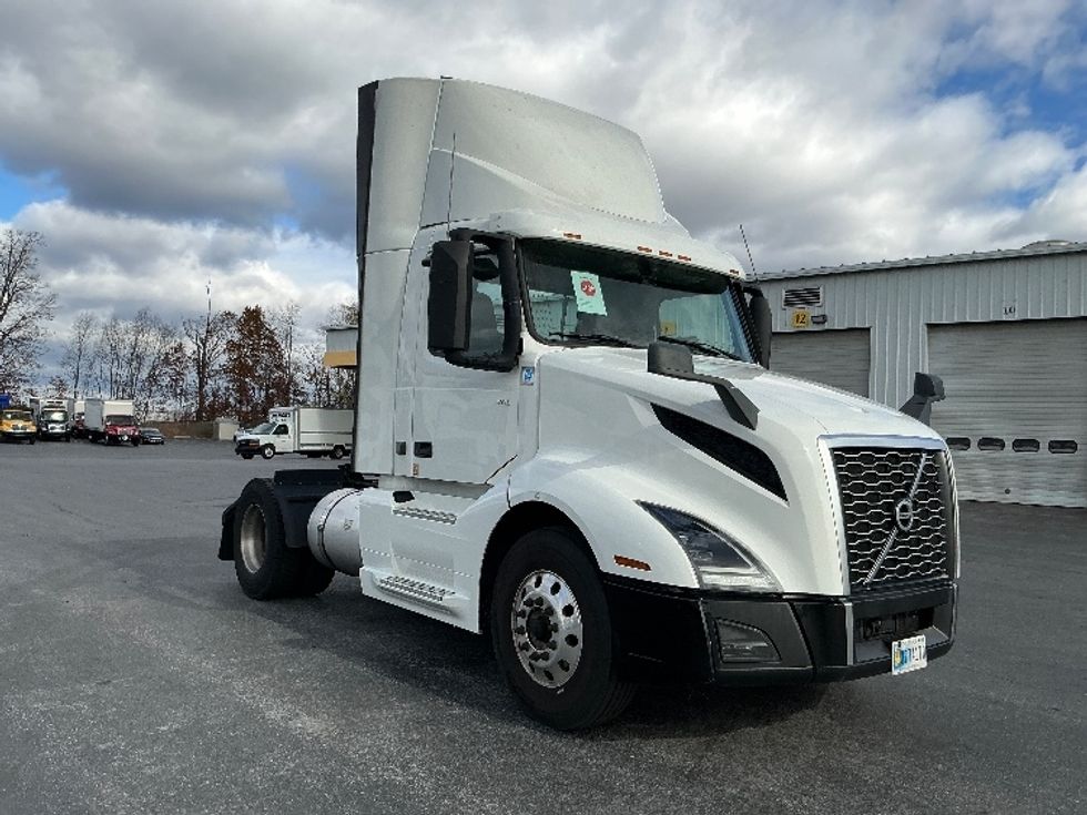 Day Cab Tractor-Heavy Duty Tractors-Volvo-2019-VNL42300-Harrisburg-PA-670,552\n\t\tmiles-$ 20,000 - Image 1