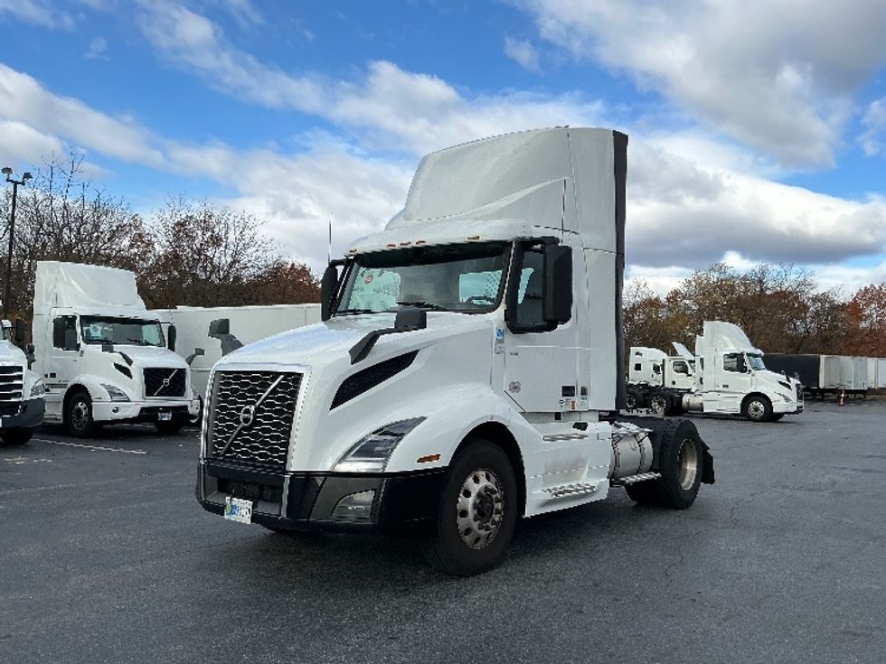 Day Cab Tractor-Heavy Duty Tractors-Volvo-2019-VNL42300-Harrisburg-PA-670,552\n\t\tmiles-$ 20,000 - Image 3