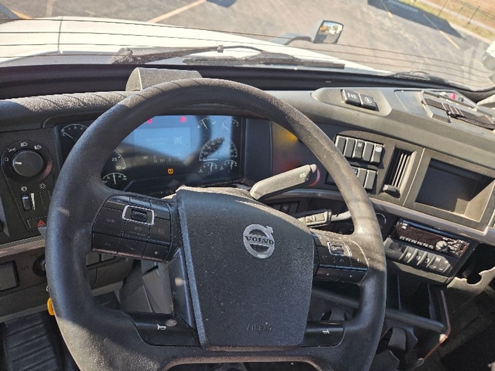 Day Cab Tractor-Heavy Duty Tractors-Volvo-2019-VNL42300-Kansas City-MO-407,293\n\t\tmiles-$ 30,500 - Image 10