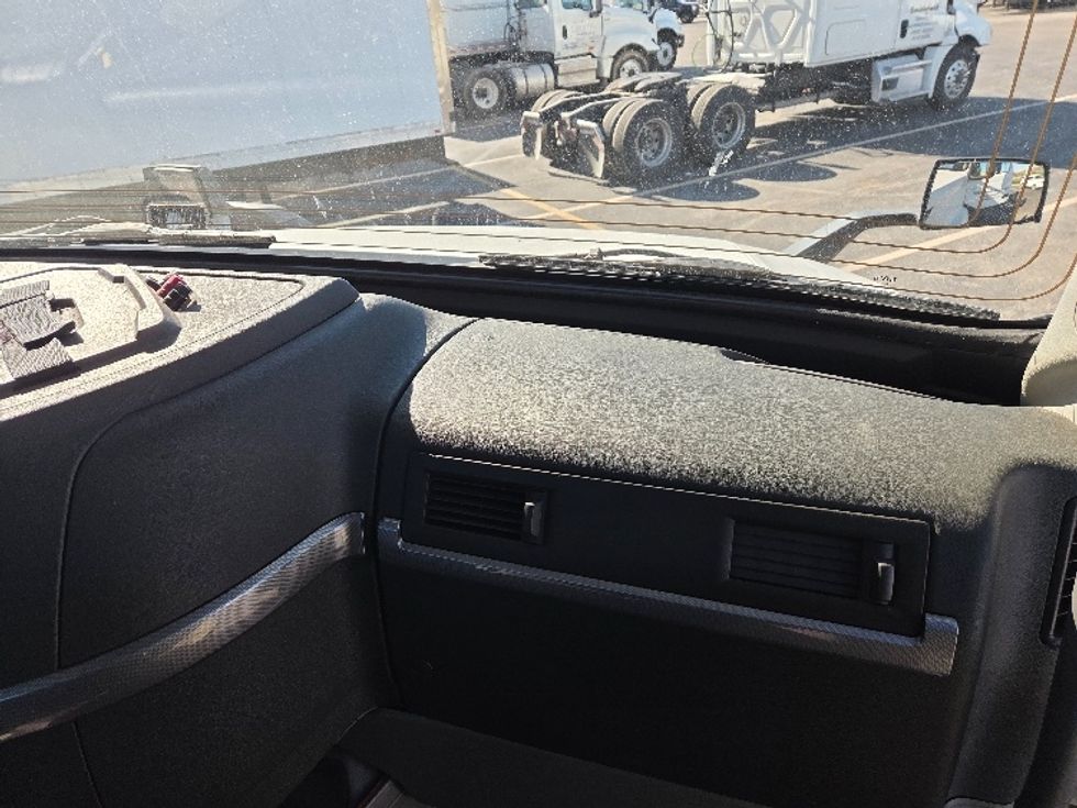 Day Cab Tractor-Heavy Duty Tractors-Volvo-2019-VNL42300-Kansas City-MO-407,293\n\t\tmiles-$ 30,500 - Image 12