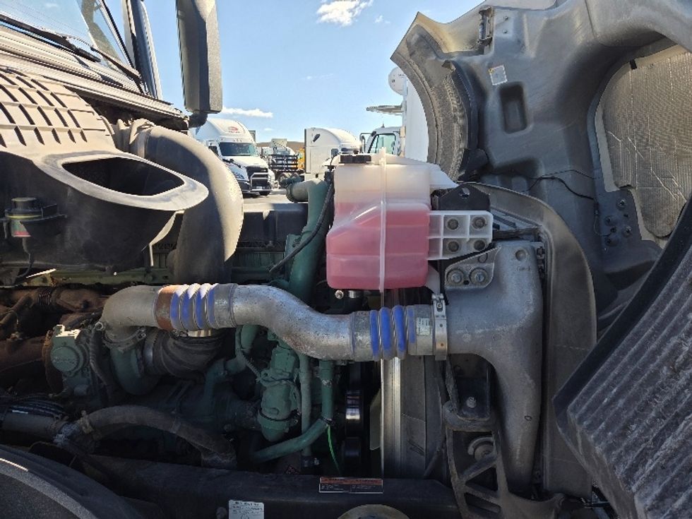 Day Cab Tractor-Heavy Duty Tractors-Volvo-2019-VNL42300-Kansas City-MO-407,293\n\t\tmiles-$ 30,500 - Image 14