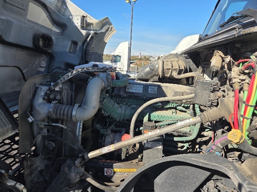 Day Cab Tractor-Heavy Duty Tractors-Volvo-2019-VNL42300-Kansas City-MO-407,293\n\t\tmiles-$ 30,500 - Image 15