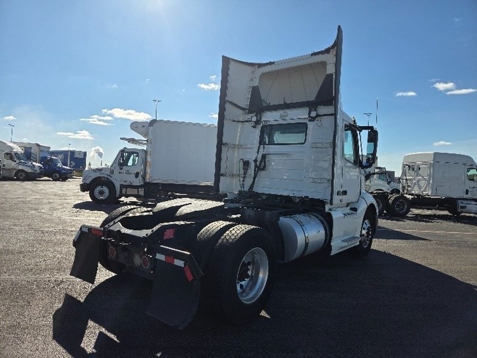 Day Cab Tractor-Heavy Duty Tractors-Volvo-2019-VNL42300-Kansas City-MO-407,293\n\t\tmiles-$ 30,500 - Image 6