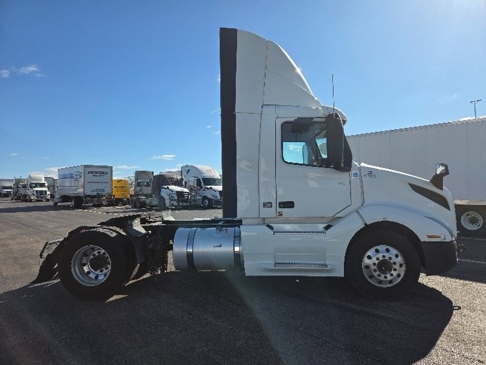 Day Cab Tractor-Heavy Duty Tractors-Volvo-2019-VNL42300-Kansas City-MO-407,293\n\t\tmiles-$ 30,500 - Image 7