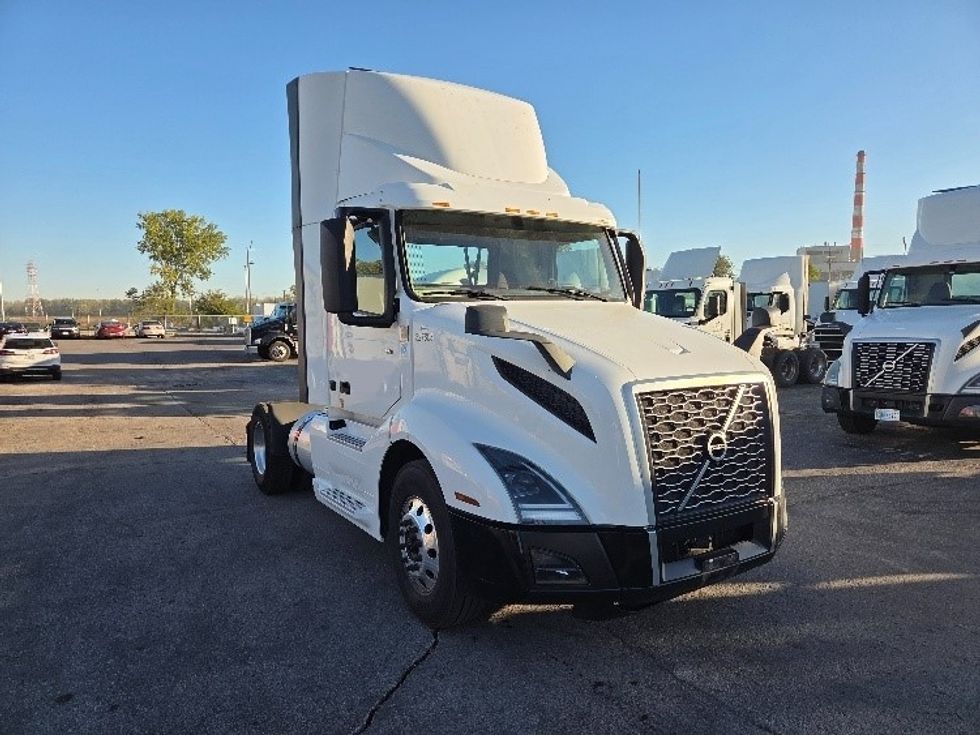 Day Cab Tractor-Heavy Duty Tractors-Volvo-2019-VNL42300-Kansas City-MO-580,724\n\t\tmiles-$ 20,000 - Image 1