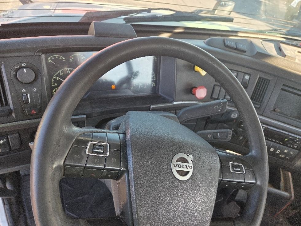 Day Cab Tractor-Heavy Duty Tractors-Volvo-2019-VNL42300-Kansas City-MO-580,724\n\t\tmiles-$ 20,000 - Image 11