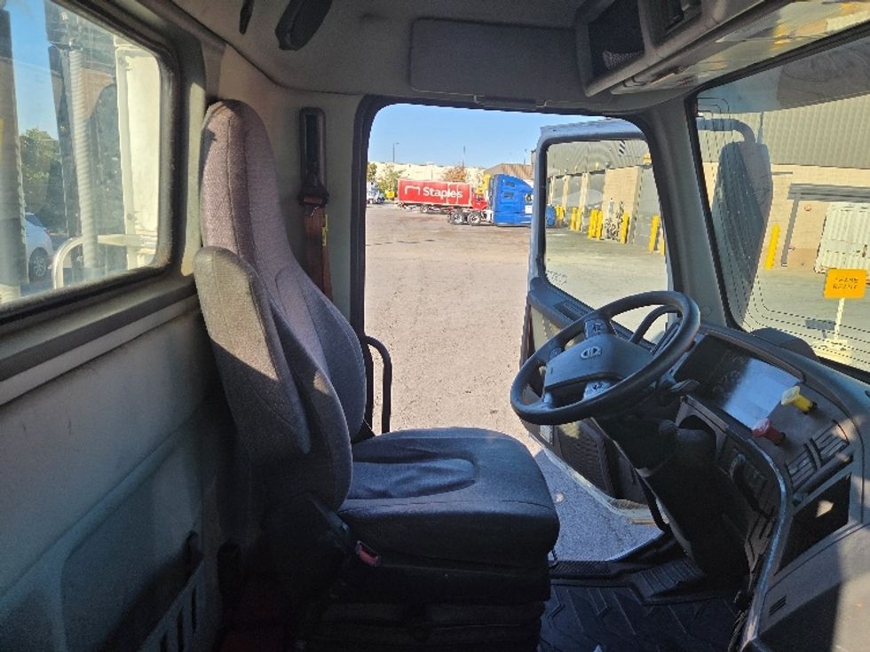 Day Cab Tractor-Heavy Duty Tractors-Volvo-2019-VNL42300-Kansas City-MO-580,724\n\t\tmiles-$ 20,000 - Image 14