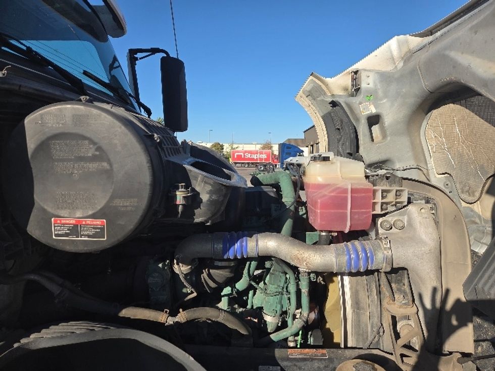 Day Cab Tractor-Heavy Duty Tractors-Volvo-2019-VNL42300-Kansas City-MO-580,724\n\t\tmiles-$ 20,000 - Image 15