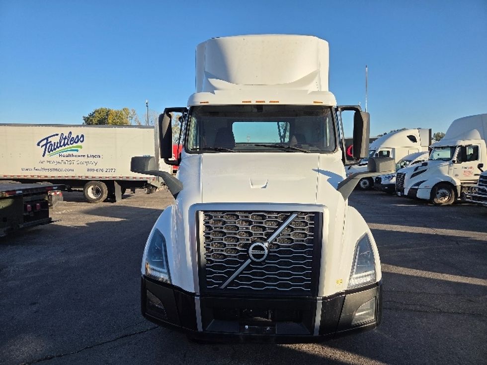 Day Cab Tractor-Heavy Duty Tractors-Volvo-2019-VNL42300-Kansas City-MO-580,724\n\t\tmiles-$ 20,000 - Image 2