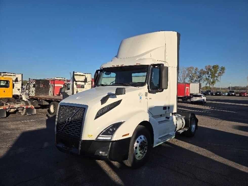 Day Cab Tractor-Heavy Duty Tractors-Volvo-2019-VNL42300-Kansas City-MO-580,724\n\t\tmiles-$ 20,000 - Image 3