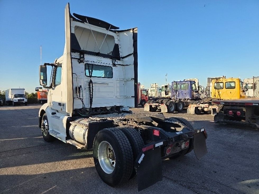 Day Cab Tractor-Heavy Duty Tractors-Volvo-2019-VNL42300-Kansas City-MO-580,724\n\t\tmiles-$ 20,000 - Image 5