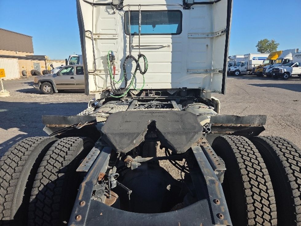 Day Cab Tractor-Heavy Duty Tractors-Volvo-2019-VNL42300-Kansas City-MO-580,724\n\t\tmiles-$ 20,000 - Image 6