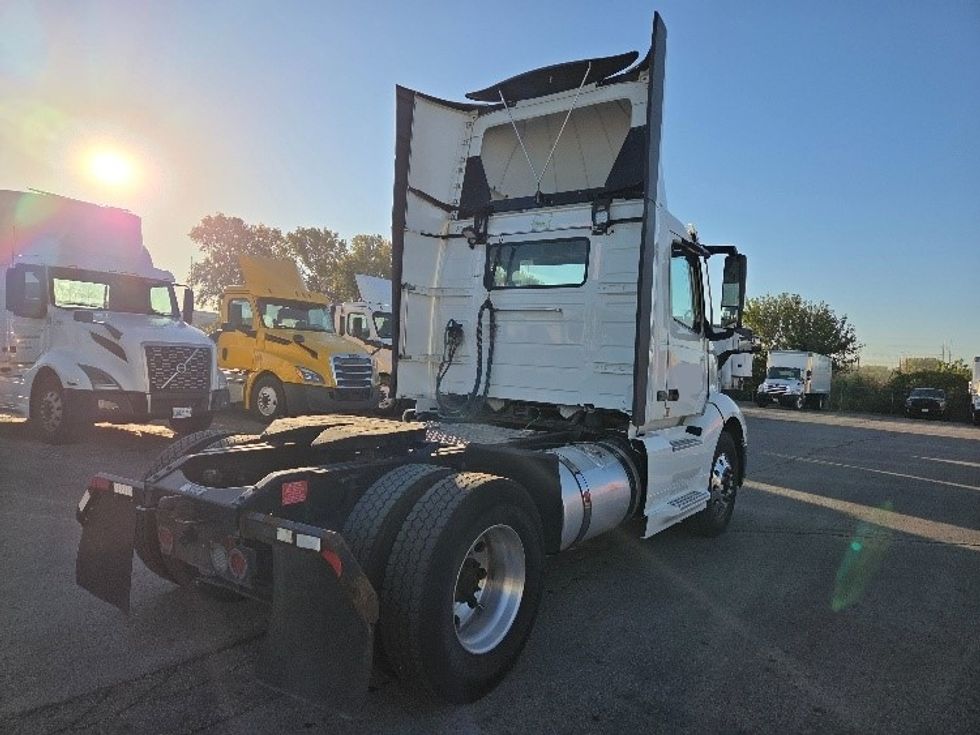 Day Cab Tractor-Heavy Duty Tractors-Volvo-2019-VNL42300-Kansas City-MO-580,724\n\t\tmiles-$ 20,000 - Image 7