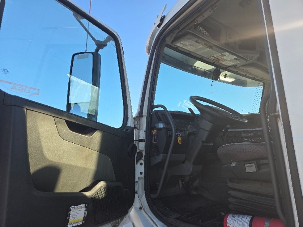 Day Cab Tractor-Heavy Duty Tractors-Volvo-2019-VNL42300-Kansas City-MO-580,724\n\t\tmiles-$ 20,000 - Image 9