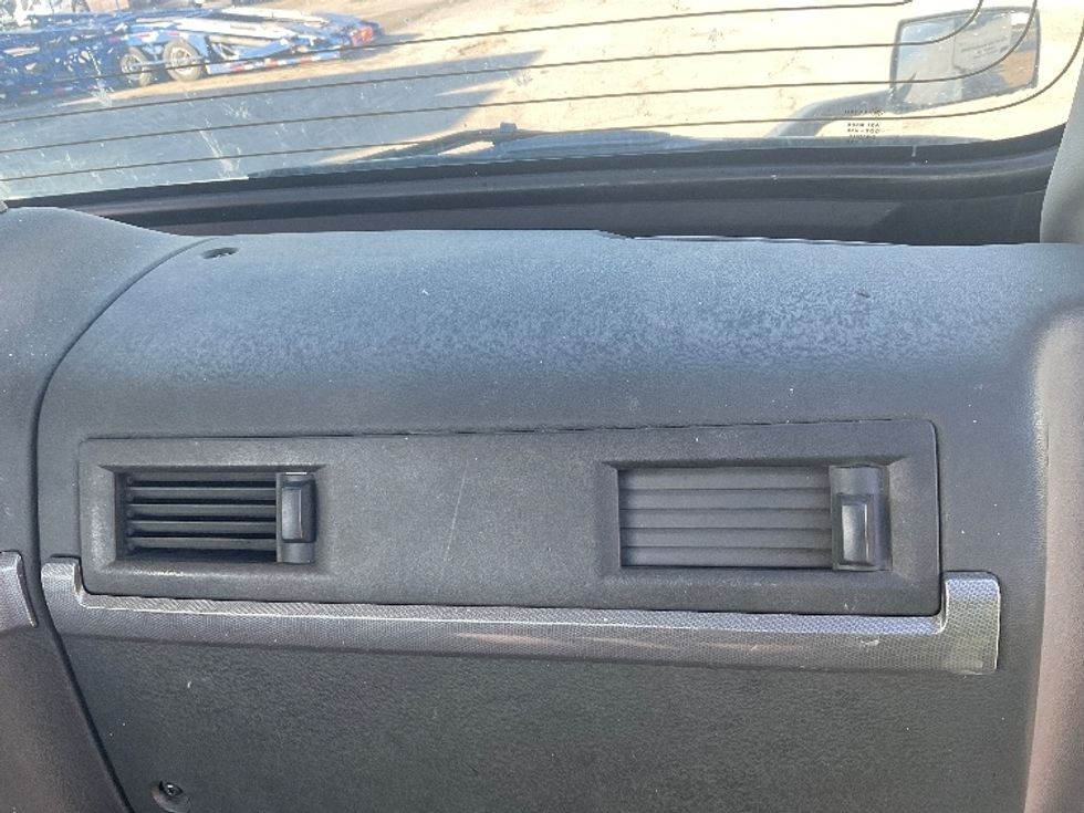 Day Cab Tractor-Heavy Duty Tractors-Volvo-2019-VNL42300-Kansas City-MO-599,403\n\t\tmiles-$ 20,000 - Image 13