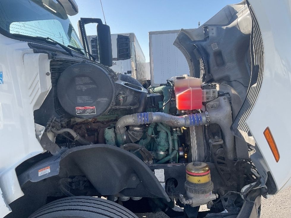 Day Cab Tractor-Heavy Duty Tractors-Volvo-2019-VNL42300-Kansas City-MO-599,403\n\t\tmiles-$ 20,000 - Image 15