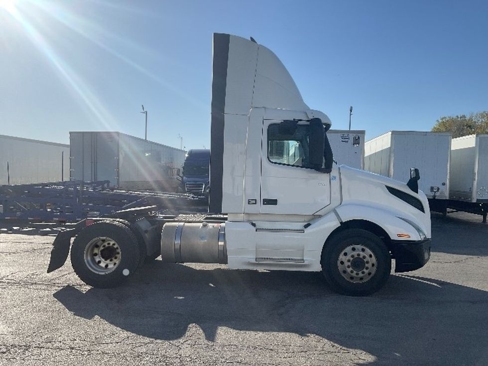 Day Cab Tractor-Heavy Duty Tractors-Volvo-2019-VNL42300-Kansas City-MO-599,403\n\t\tmiles-$ 20,000 - Image 8