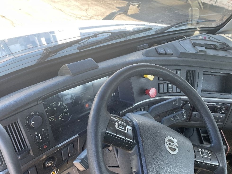 Day Cab Tractor-Heavy Duty Tractors-Volvo-2019-VNL42300-Kansas City-MO-648,469\n\t\tmiles-$ 20,000 - Image 10
