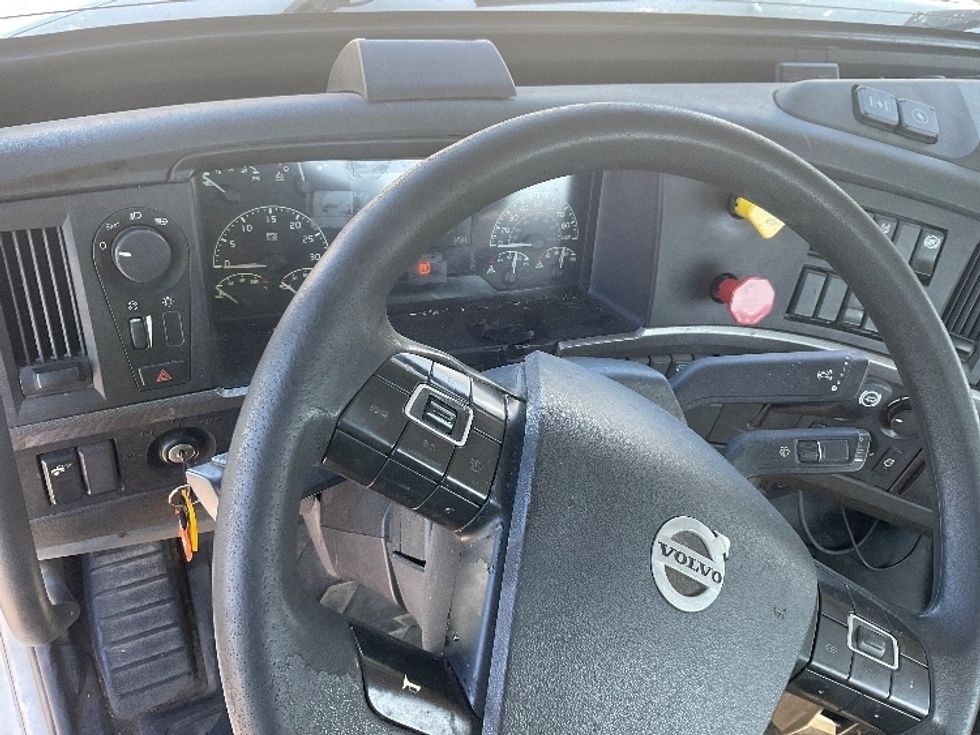 Day Cab Tractor-Heavy Duty Tractors-Volvo-2019-VNL42300-Kansas City-MO-648,469\n\t\tmiles-$ 20,000 - Image 11