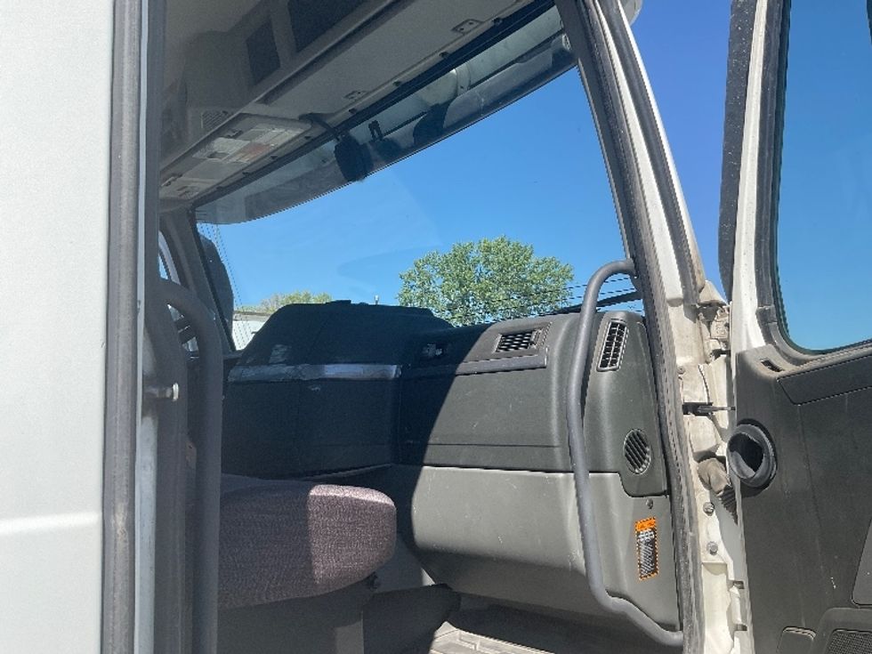 Day Cab Tractor-Heavy Duty Tractors-Volvo-2019-VNL42300-Kansas City-MO-648,469\n\t\tmiles-$ 20,000 - Image 12