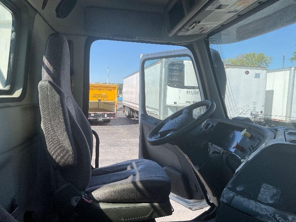 Day Cab Tractor-Heavy Duty Tractors-Volvo-2019-VNL42300-Kansas City-MO-648,469\n\t\tmiles-$ 20,000 - Image 14