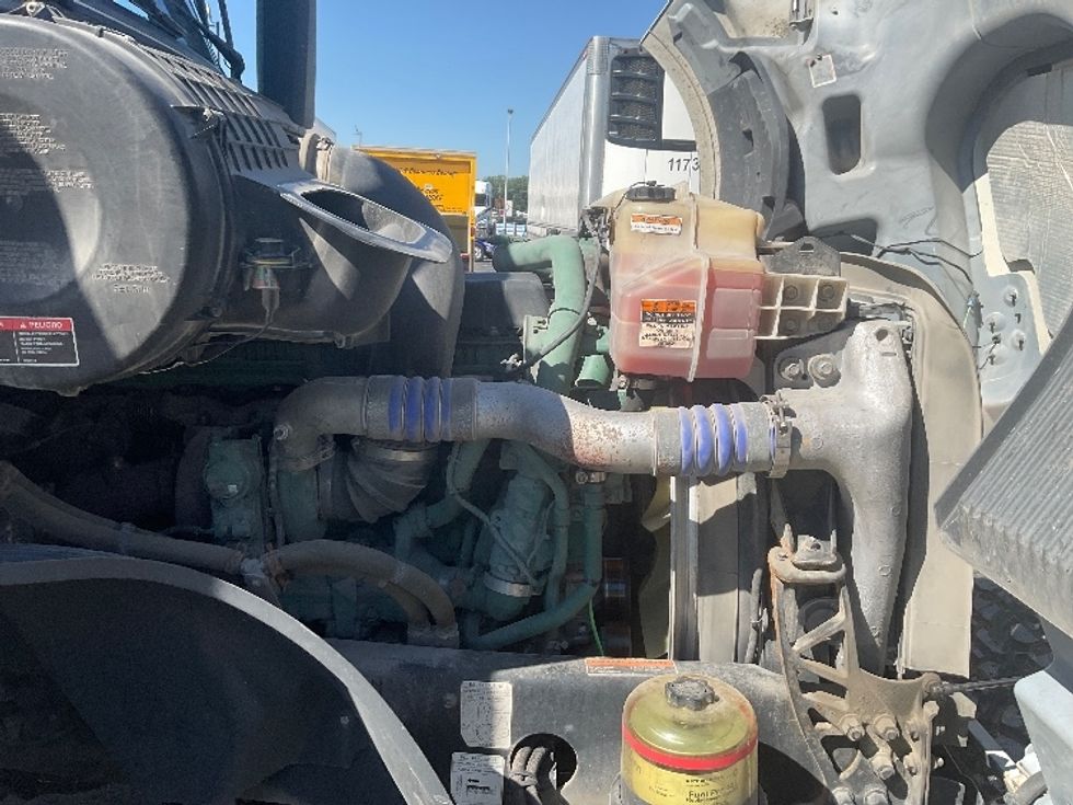 Day Cab Tractor-Heavy Duty Tractors-Volvo-2019-VNL42300-Kansas City-MO-648,469\n\t\tmiles-$ 20,000 - Image 15