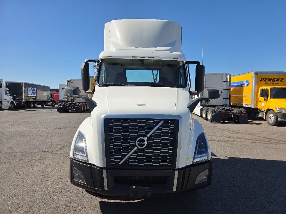 Day Cab Tractor-Heavy Duty Tractors-Volvo-2019-VNL42300-Kansas City-MO-648,469\n\t\tmiles-$ 20,000 - Image 2