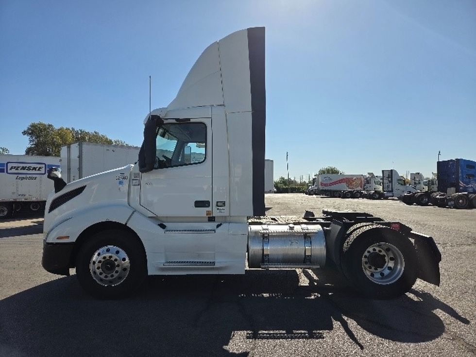 Day Cab Tractor-Heavy Duty Tractors-Volvo-2019-VNL42300-Kansas City-MO-648,469\n\t\tmiles-$ 20,000 - Image 4