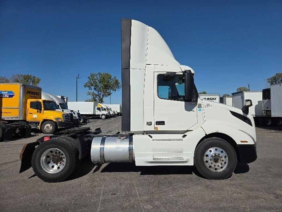 Day Cab Tractor-Heavy Duty Tractors-Volvo-2019-VNL42300-Kansas City-MO-648,469\n\t\tmiles-$ 20,000 - Image 8