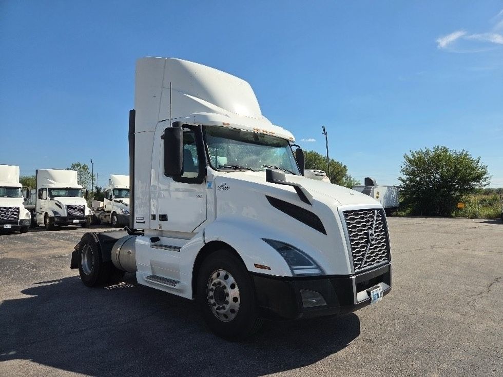 Day Cab Tractor-Heavy Duty Tractors-Volvo-2019-VNL42300-Kansas City-MO-657,795\n\t\tmiles-$ 20,000 - Image 1