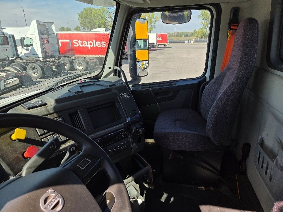 Day Cab Tractor-Heavy Duty Tractors-Volvo-2019-VNL42300-Kansas City-MO-657,795\n\t\tmiles-$ 20,000 - Image 10