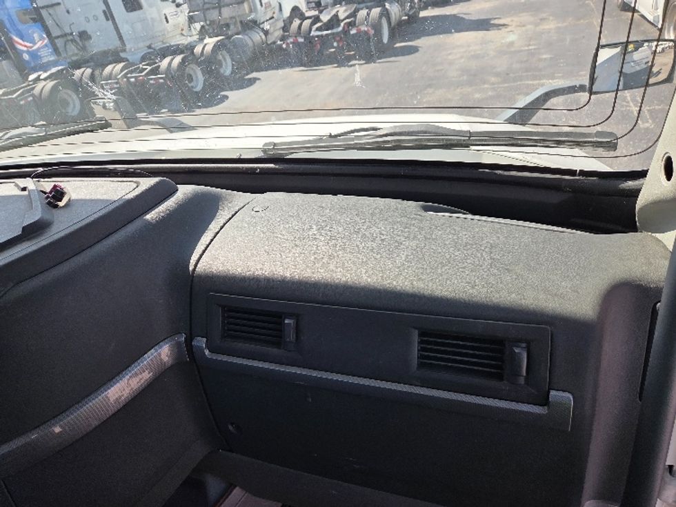 Day Cab Tractor-Heavy Duty Tractors-Volvo-2019-VNL42300-Kansas City-MO-657,795\n\t\tmiles-$ 20,000 - Image 13