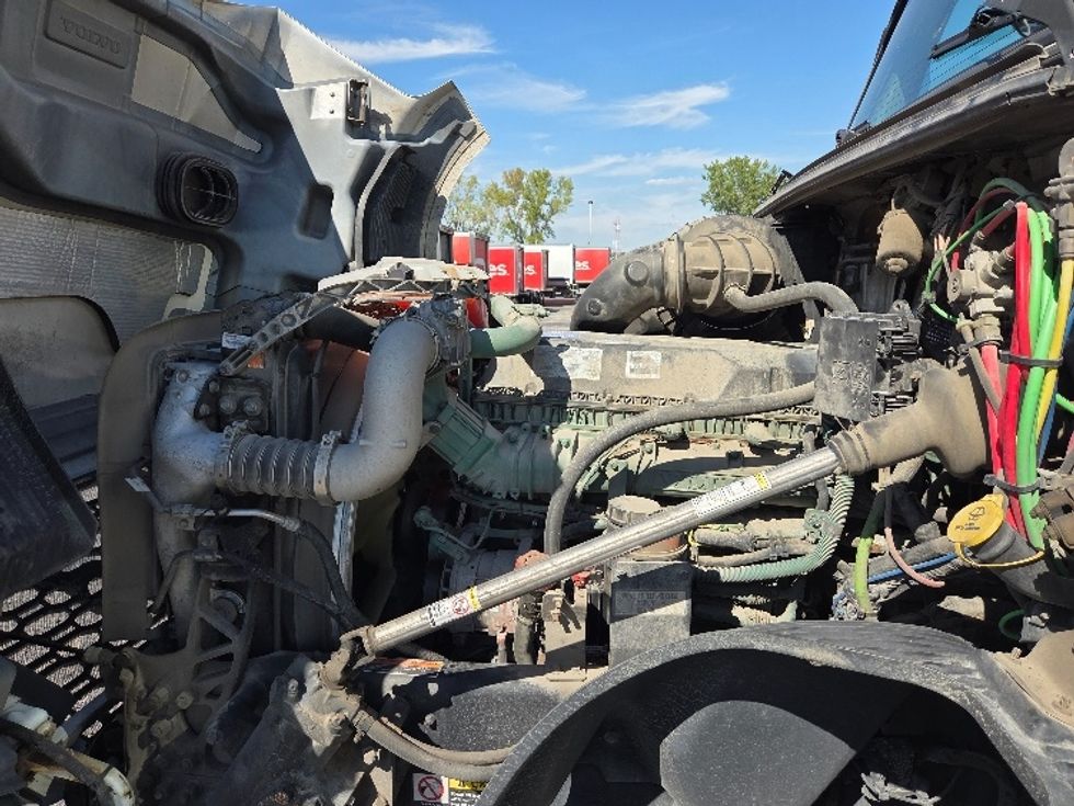 Day Cab Tractor-Heavy Duty Tractors-Volvo-2019-VNL42300-Kansas City-MO-657,795\n\t\tmiles-$ 20,000 - Image 16