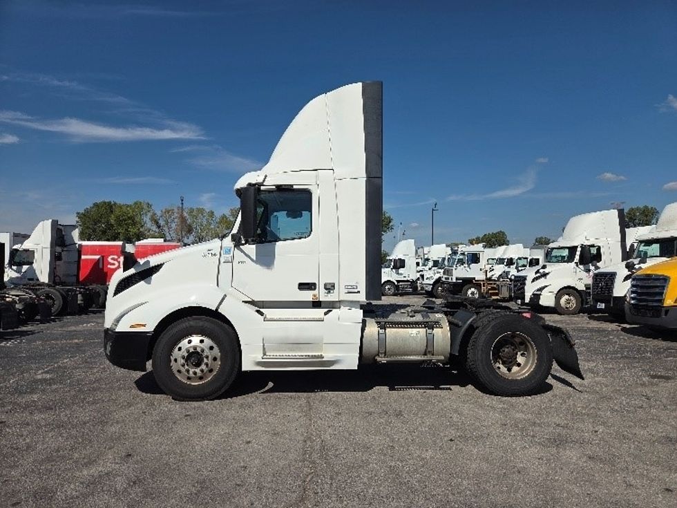 Day Cab Tractor-Heavy Duty Tractors-Volvo-2019-VNL42300-Kansas City-MO-657,795\n\t\tmiles-$ 20,000 - Image 4