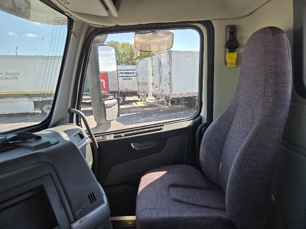 Day Cab Tractor-Heavy Duty Tractors-Volvo-2019-VNL42300-Kansas City-MO-692,979\n\t\tmiles-$ 20,000 - Image 10