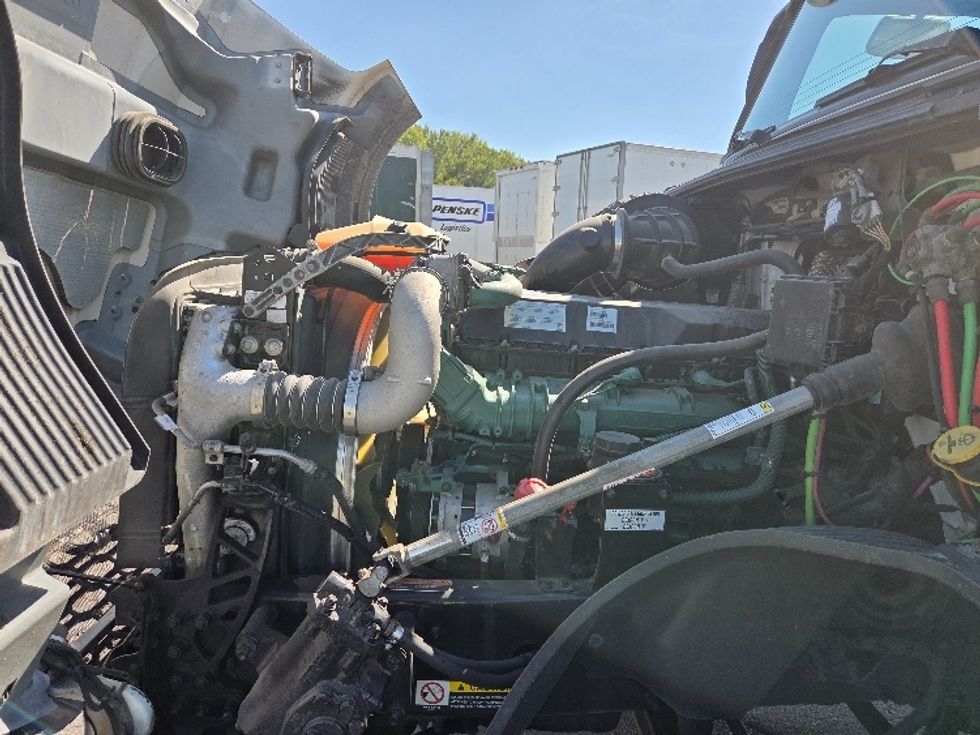 Day Cab Tractor-Heavy Duty Tractors-Volvo-2019-VNL42300-Kansas City-MO-692,979\n\t\tmiles-$ 20,000 - Image 16