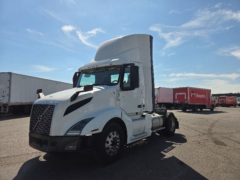 Day Cab Tractor-Heavy Duty Tractors-Volvo-2019-VNL42300-Kansas City-MO-692,979\n\t\tmiles-$ 20,000 - Image 3